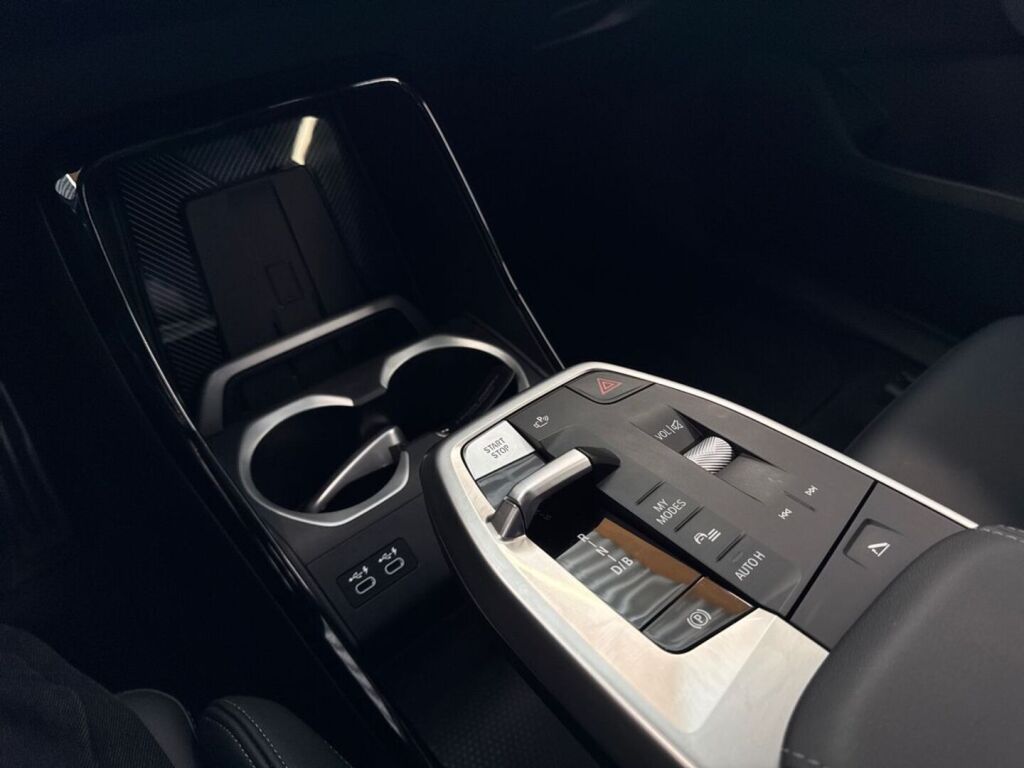 BMW iX2 2024 Musta