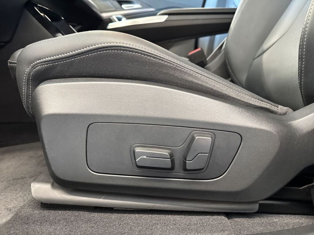 BMW iX2 2024 Musta