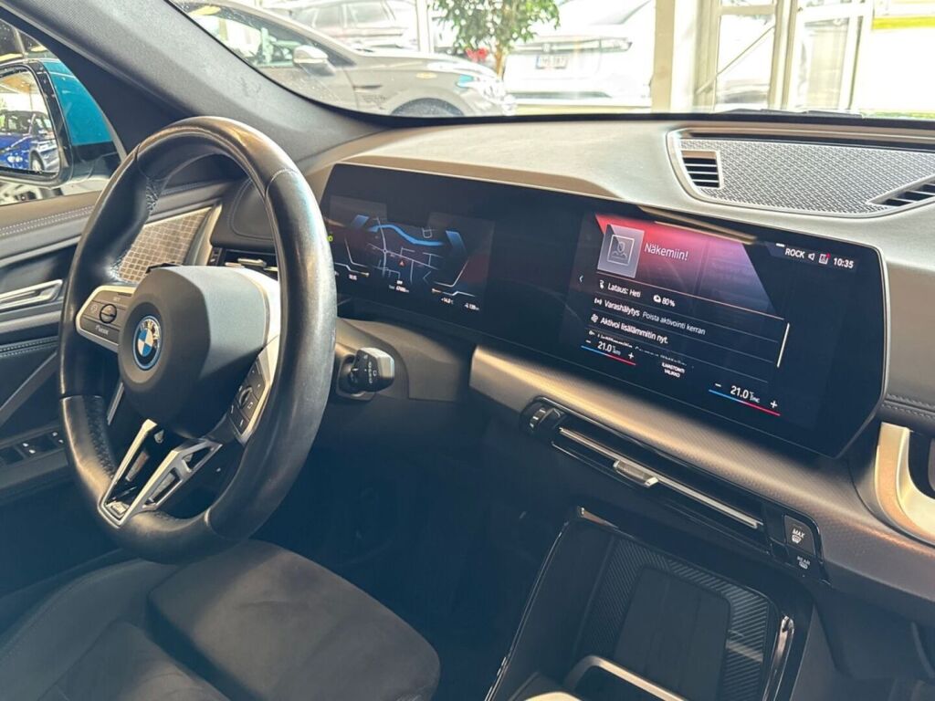 BMW iX1 2023 Sininen