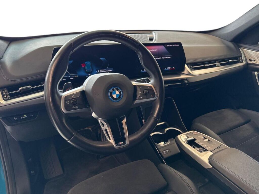 BMW iX1 2023 Sininen
