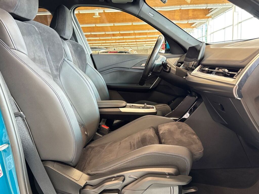 BMW iX1 2023 Sininen