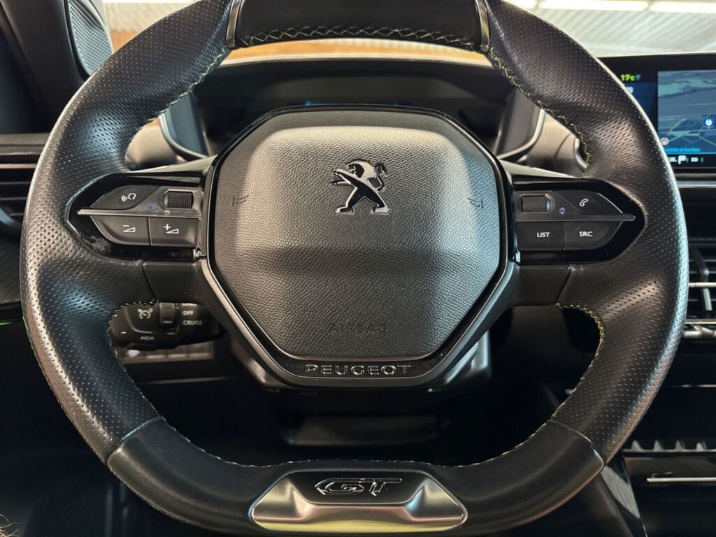 Peugeot e-2008 2021 Musta