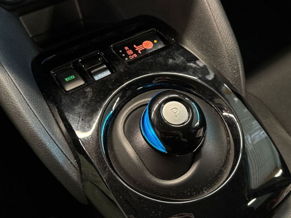Nissan Leaf 2023 Valkoinen
