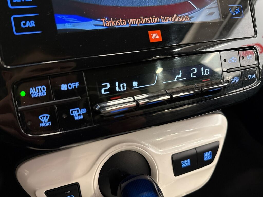 Toyota Prius 2020 Punainen