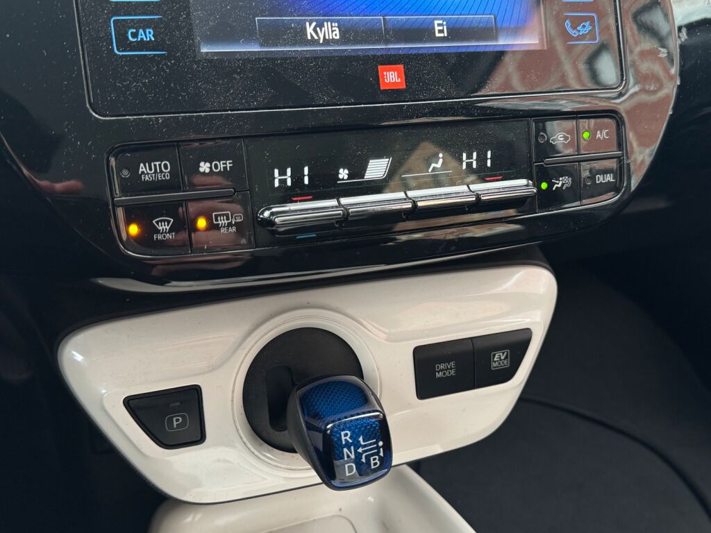 Toyota Prius 2020 Punainen