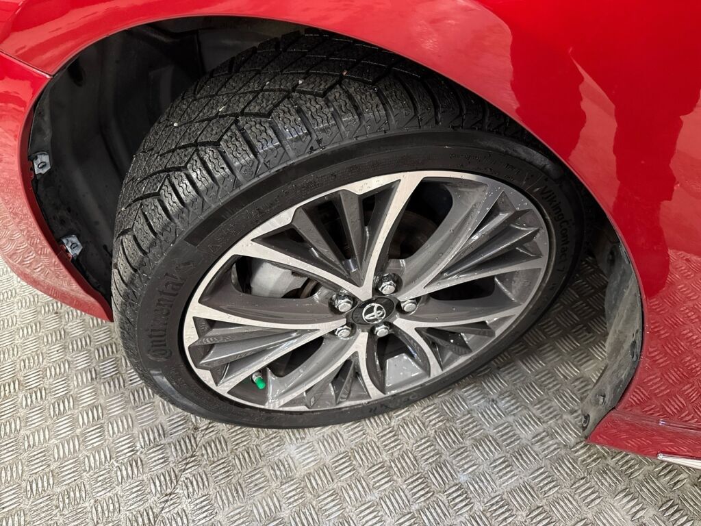 Toyota Prius 2020 Punainen