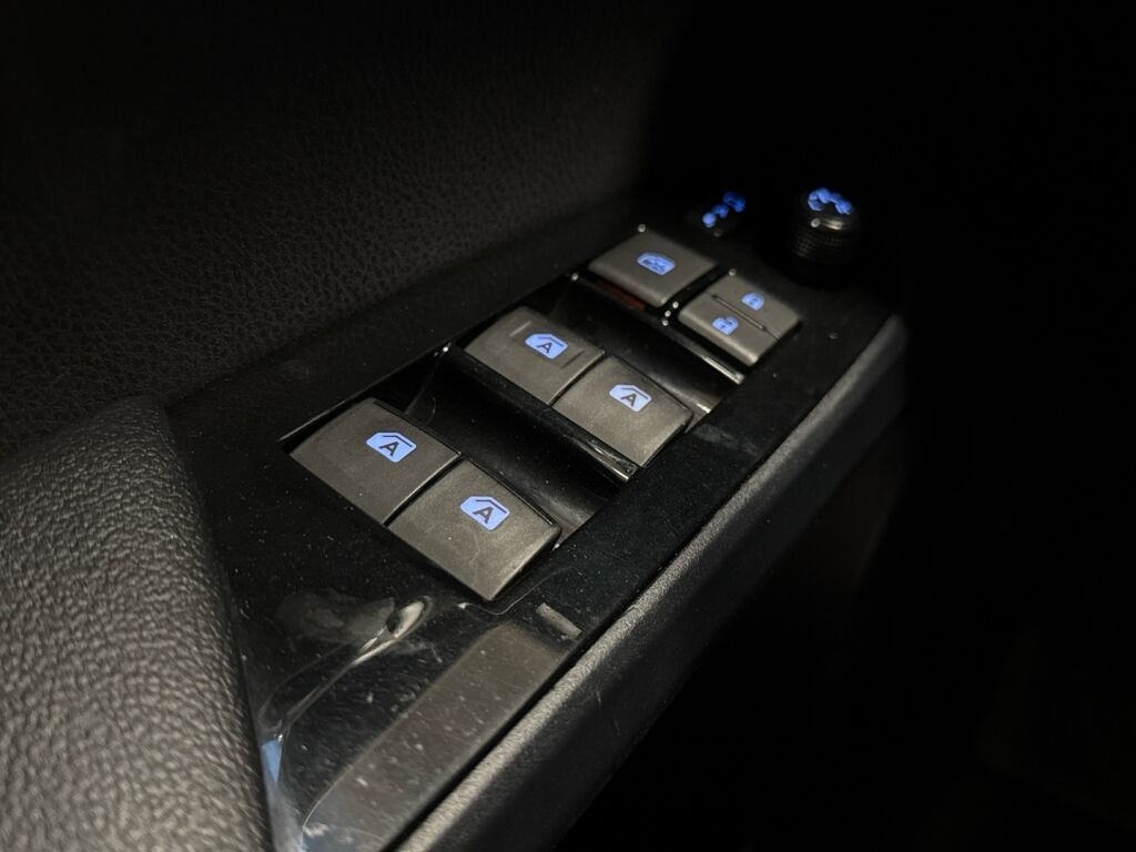 Toyota Prius 2020 Punainen