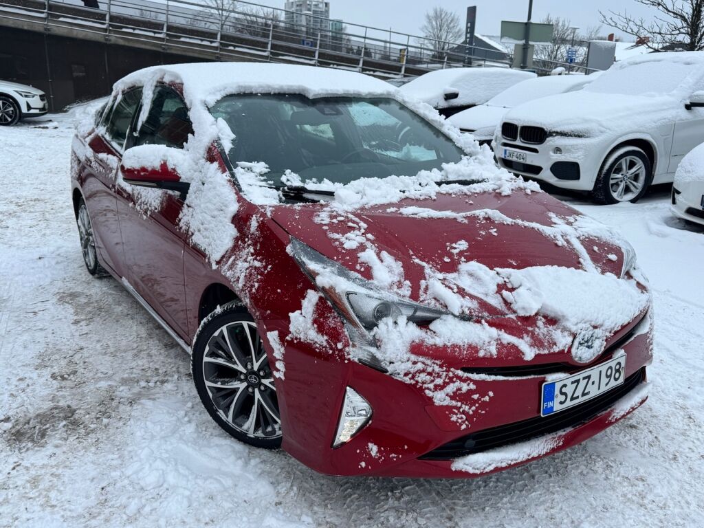 Toyota Prius 2020 Punainen
