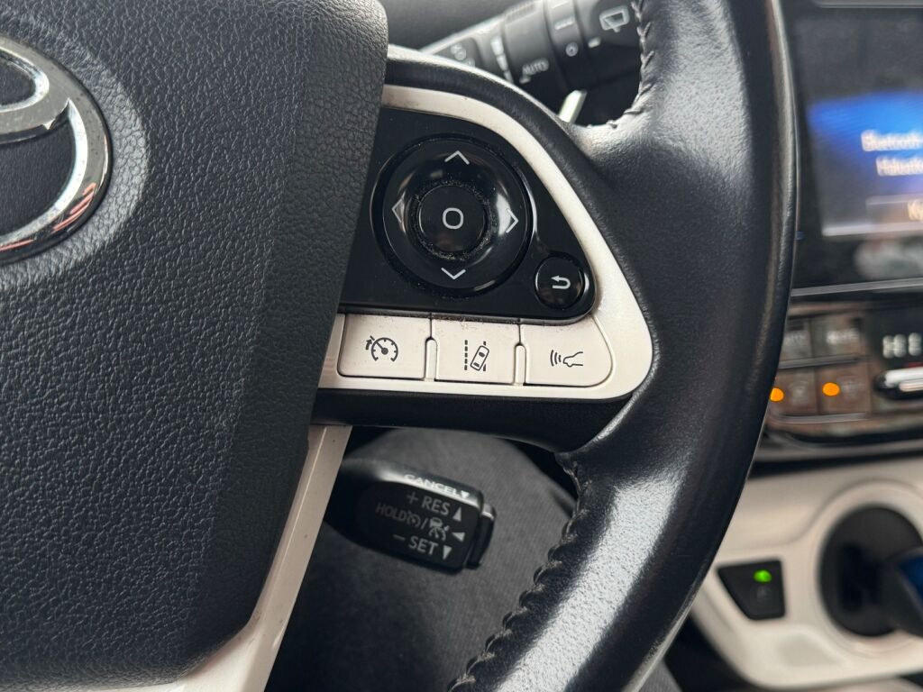 Toyota Prius 2020 Punainen