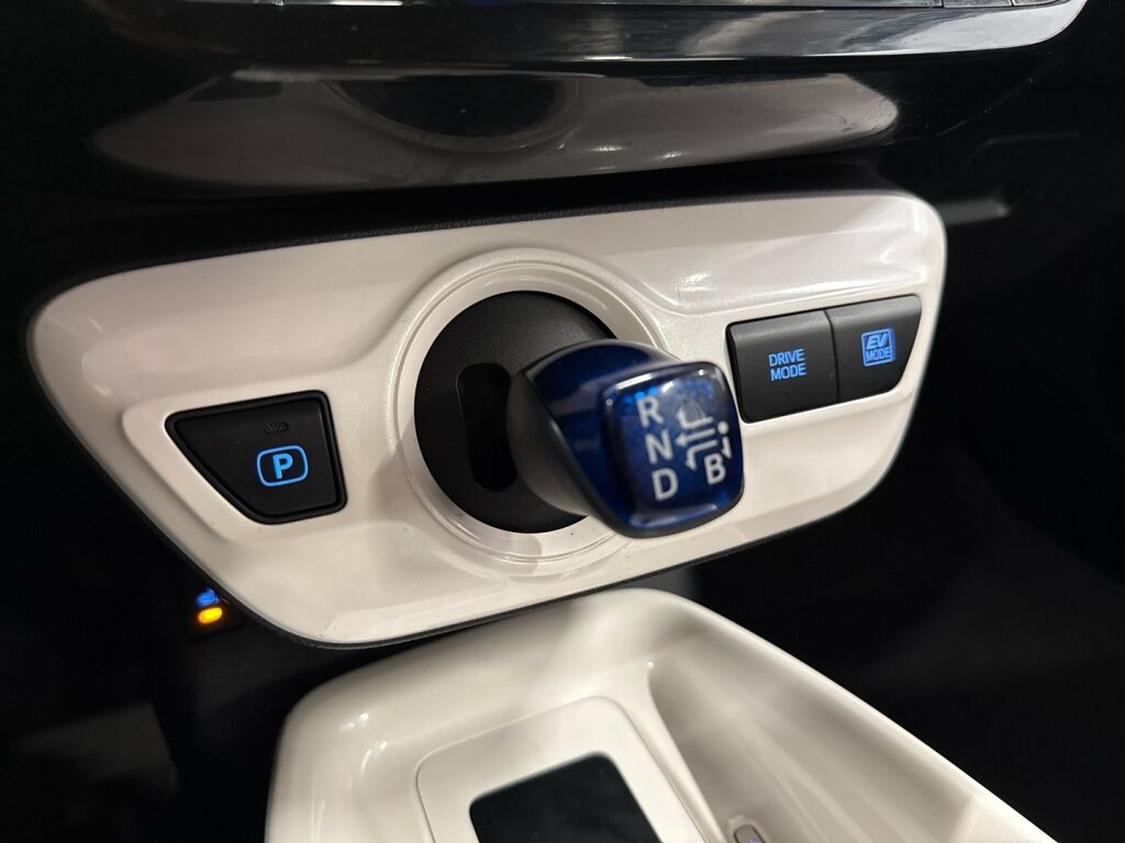 Toyota Prius 2020 Punainen