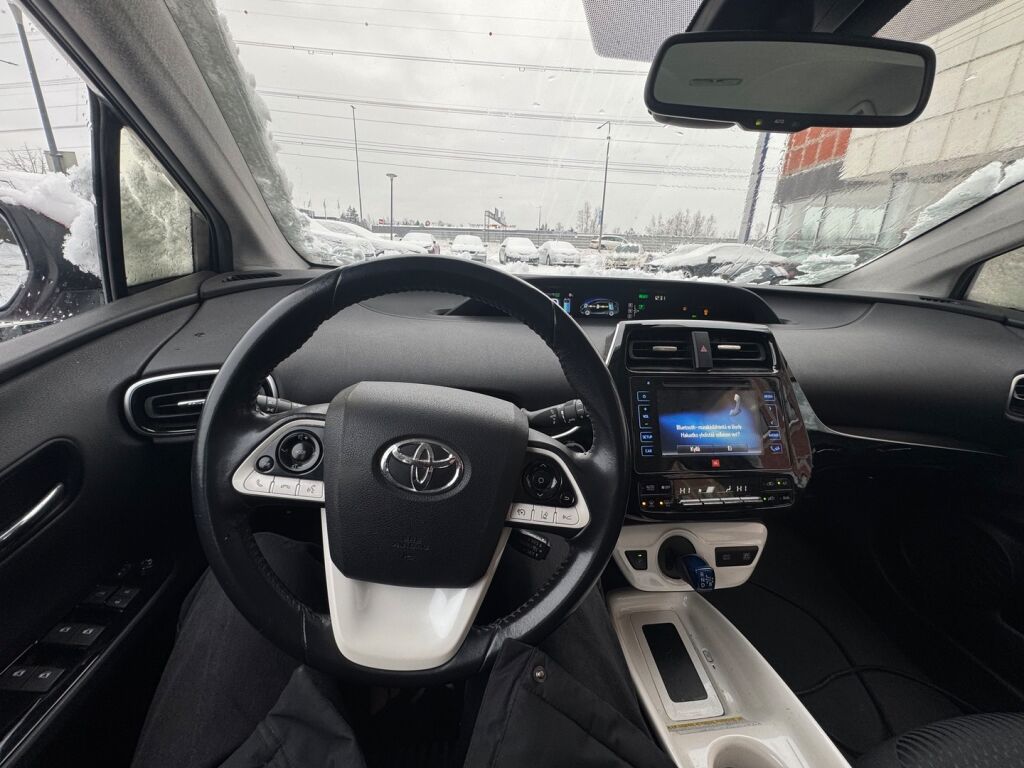 Toyota Prius 2020 Punainen