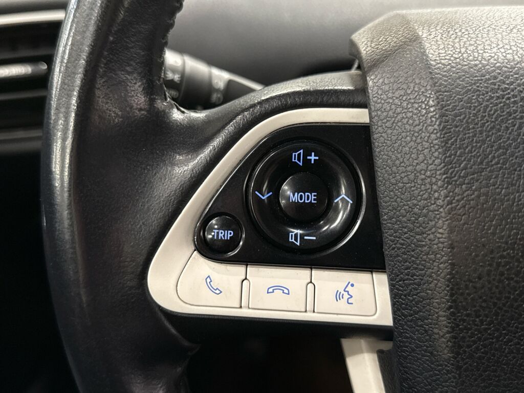 Toyota Prius 2020 Punainen