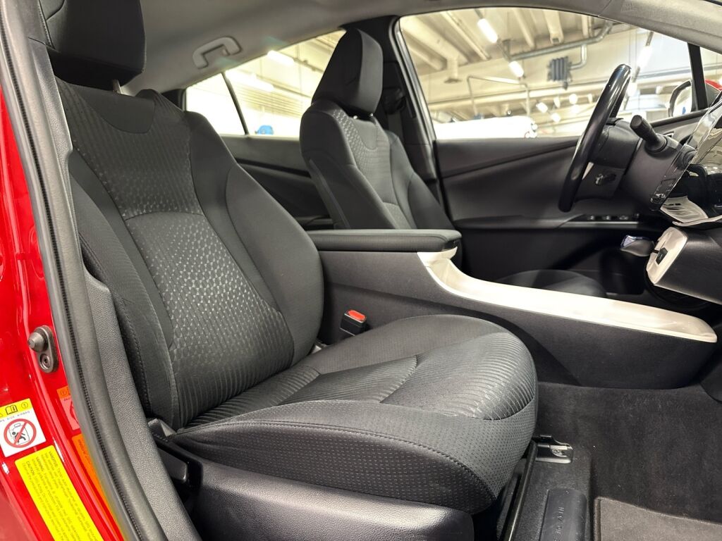 Toyota Prius 2020 Punainen