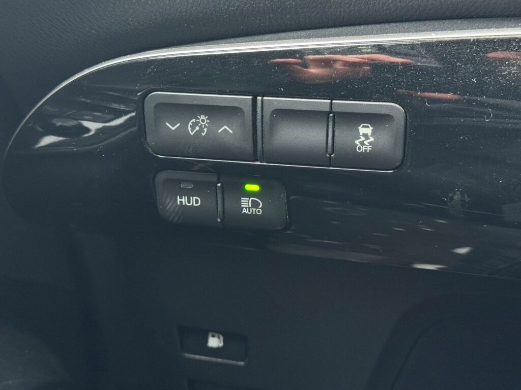 Toyota Prius 2020 Punainen