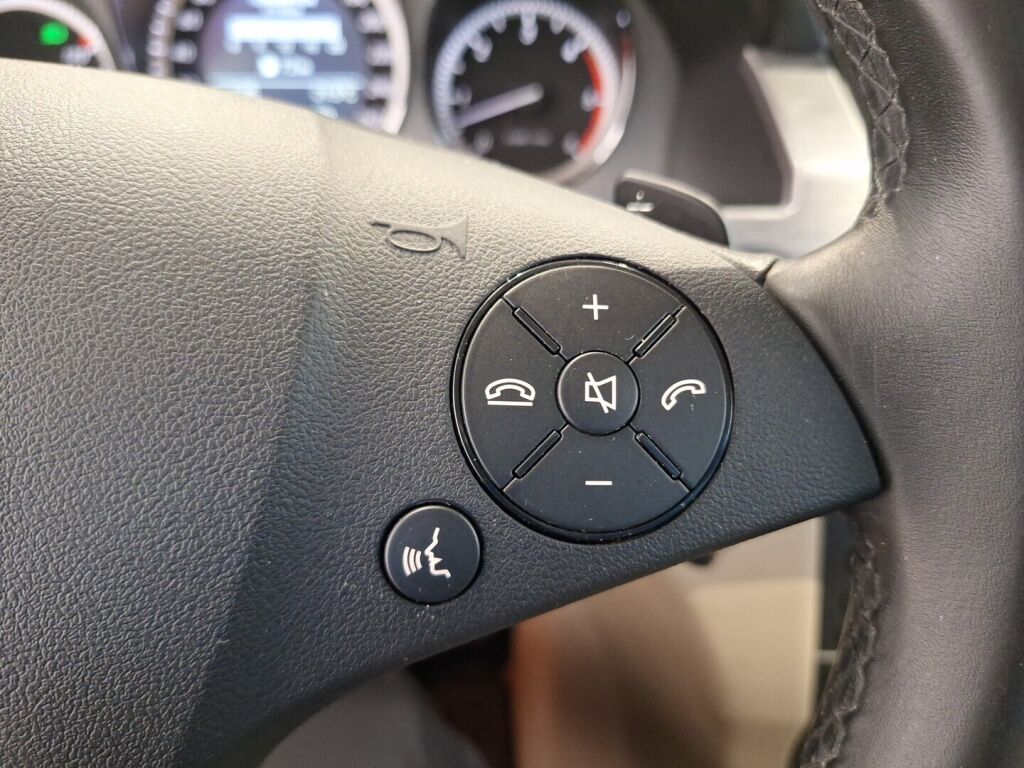 Mercedes-Benz GLK 2011 Musta
