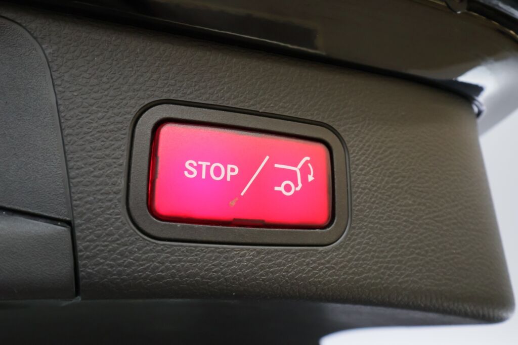 Mercedes-Benz C 2020 Musta