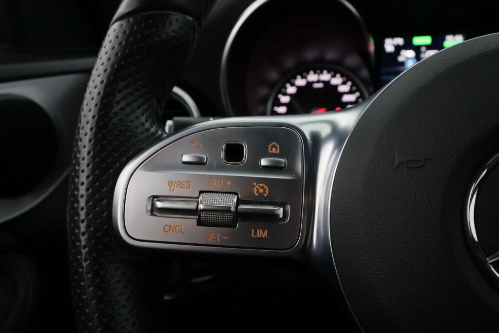 Mercedes-Benz C 2020 Musta