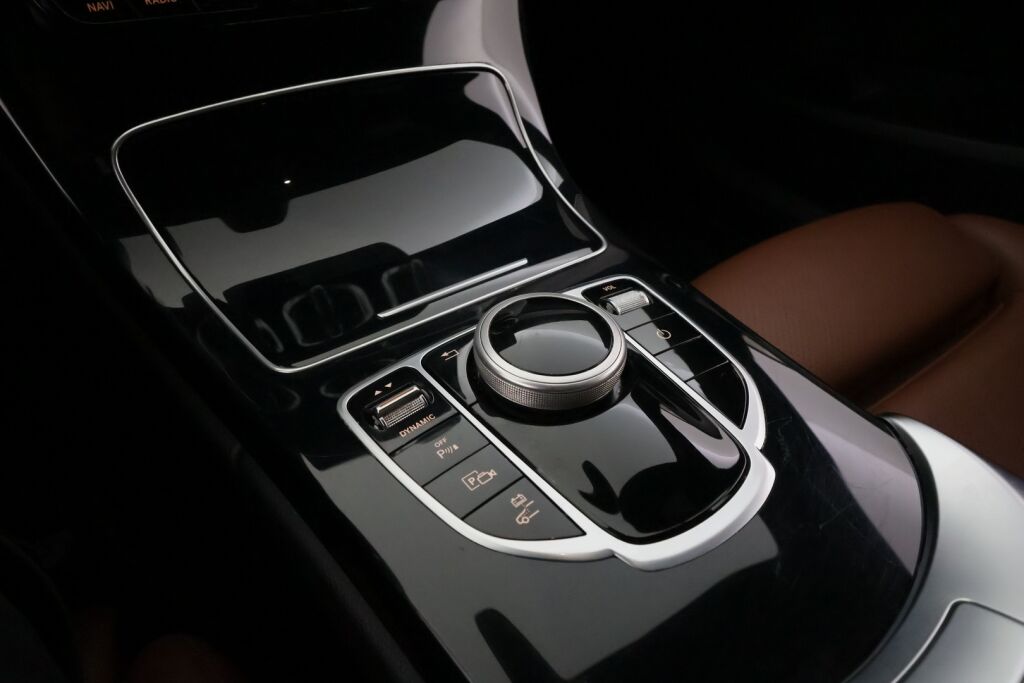 Mercedes-Benz C 2020 Musta