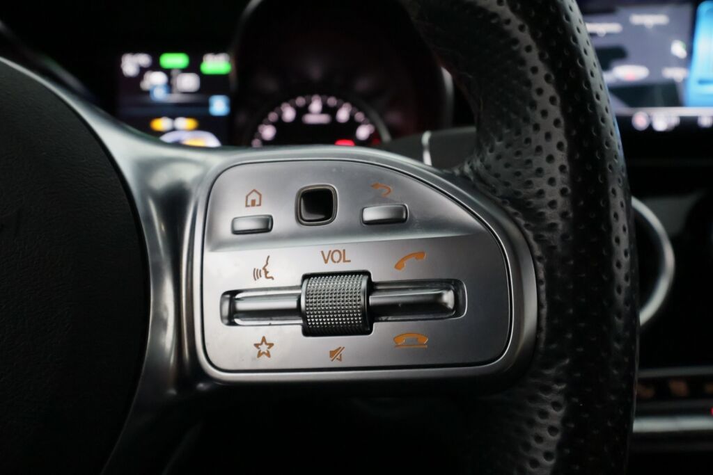 Mercedes-Benz C 2020 Musta