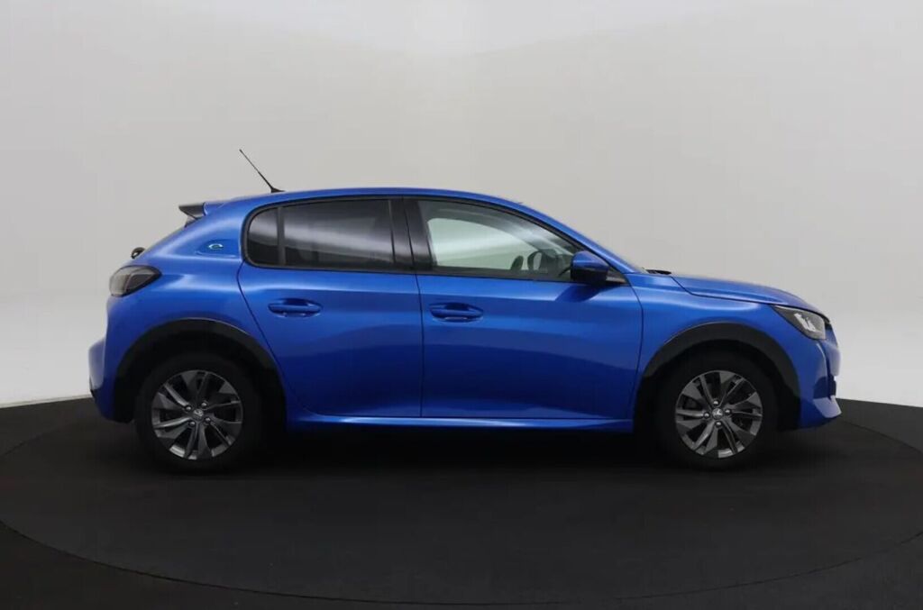 Peugeot e-208 2021 