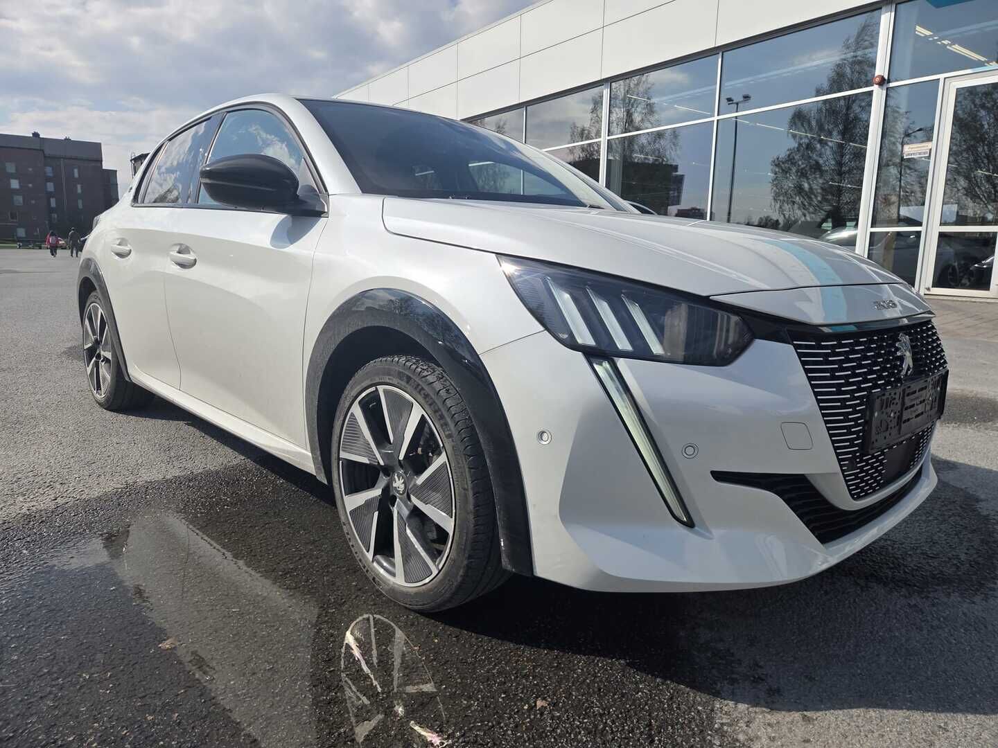 Peugeot e-208