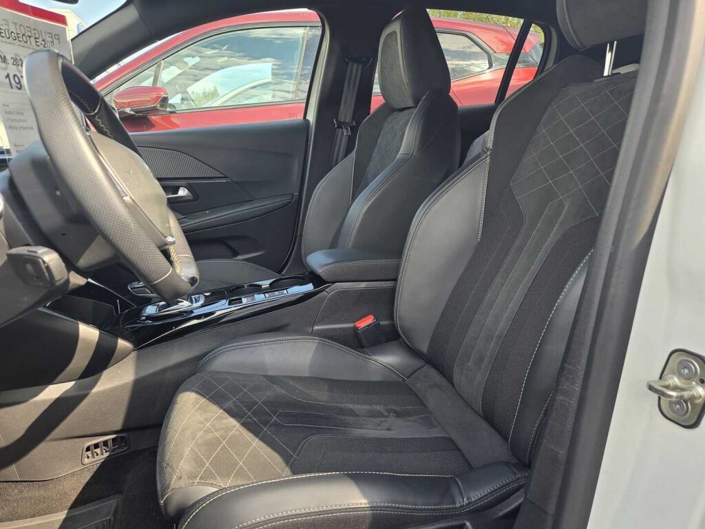 Peugeot e-208 2021 Valkoinen