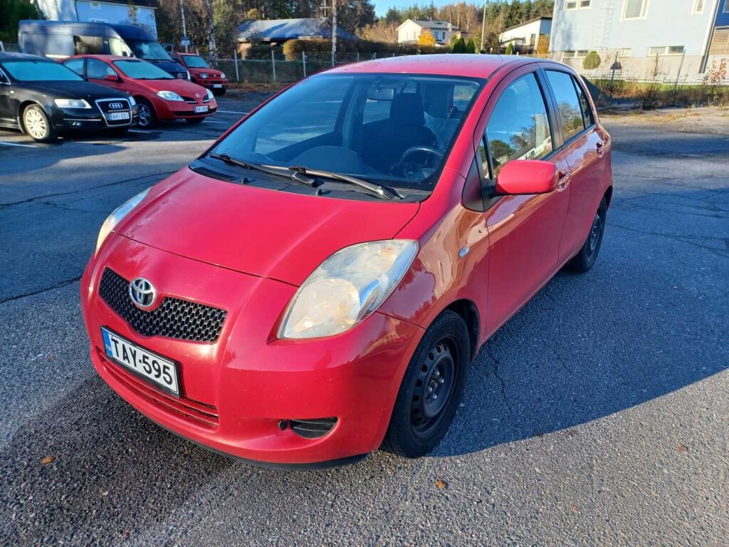 Toyota Yaris 2007 Punainen