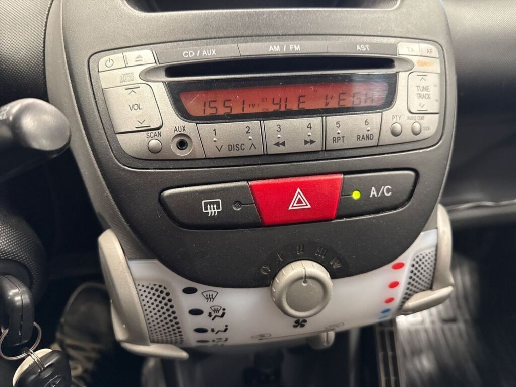 Toyota AYGO 2010 Harmaa