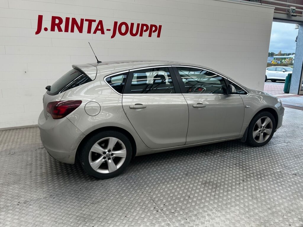Opel Astra 2010 Ruskea (beige)