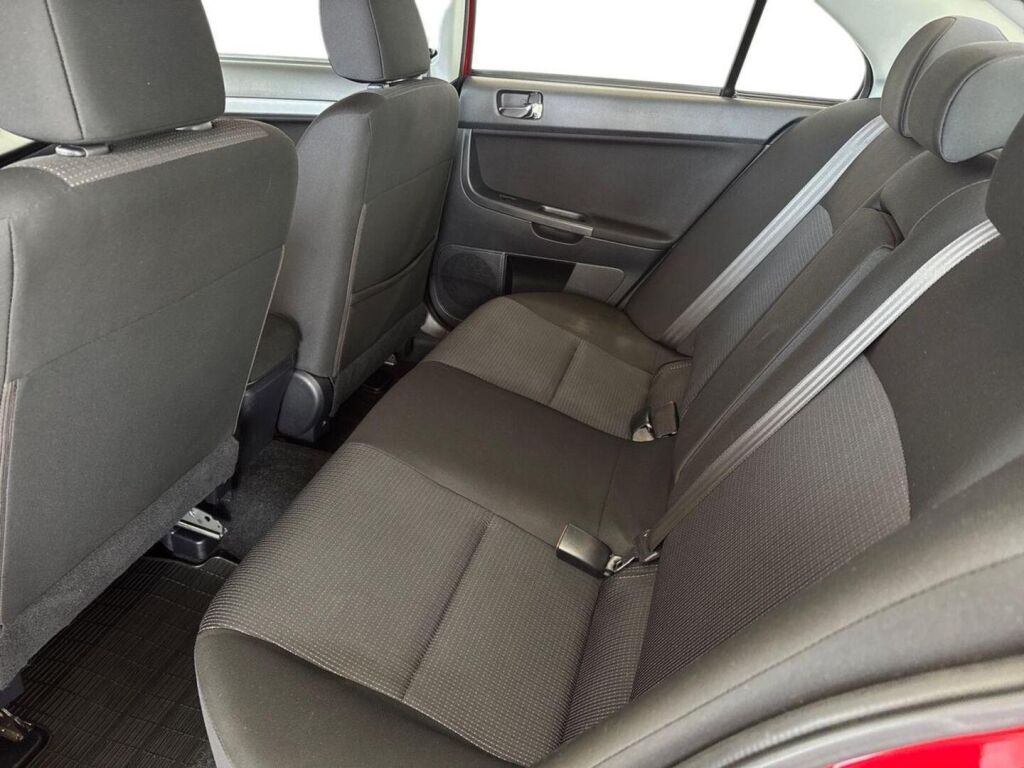 Mitsubishi Lancer 2010 Punainen