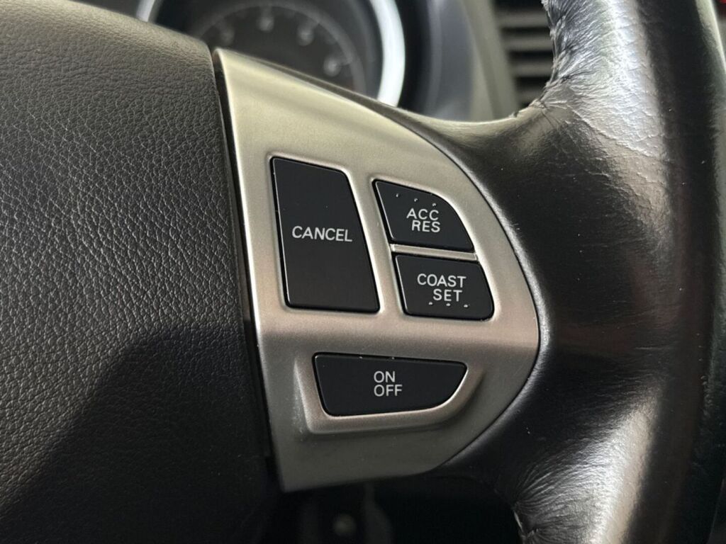 Mitsubishi Lancer 2010 Punainen