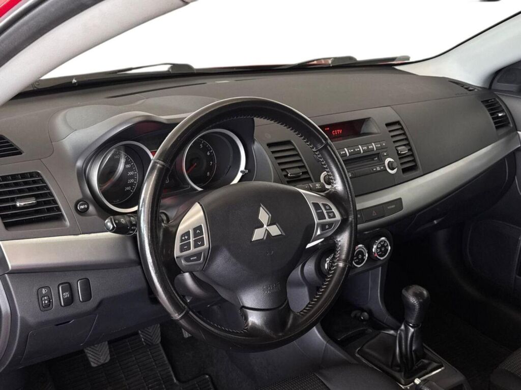 Mitsubishi Lancer 2010 Punainen