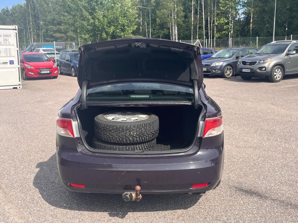 Toyota Avensis 2010 Violetti