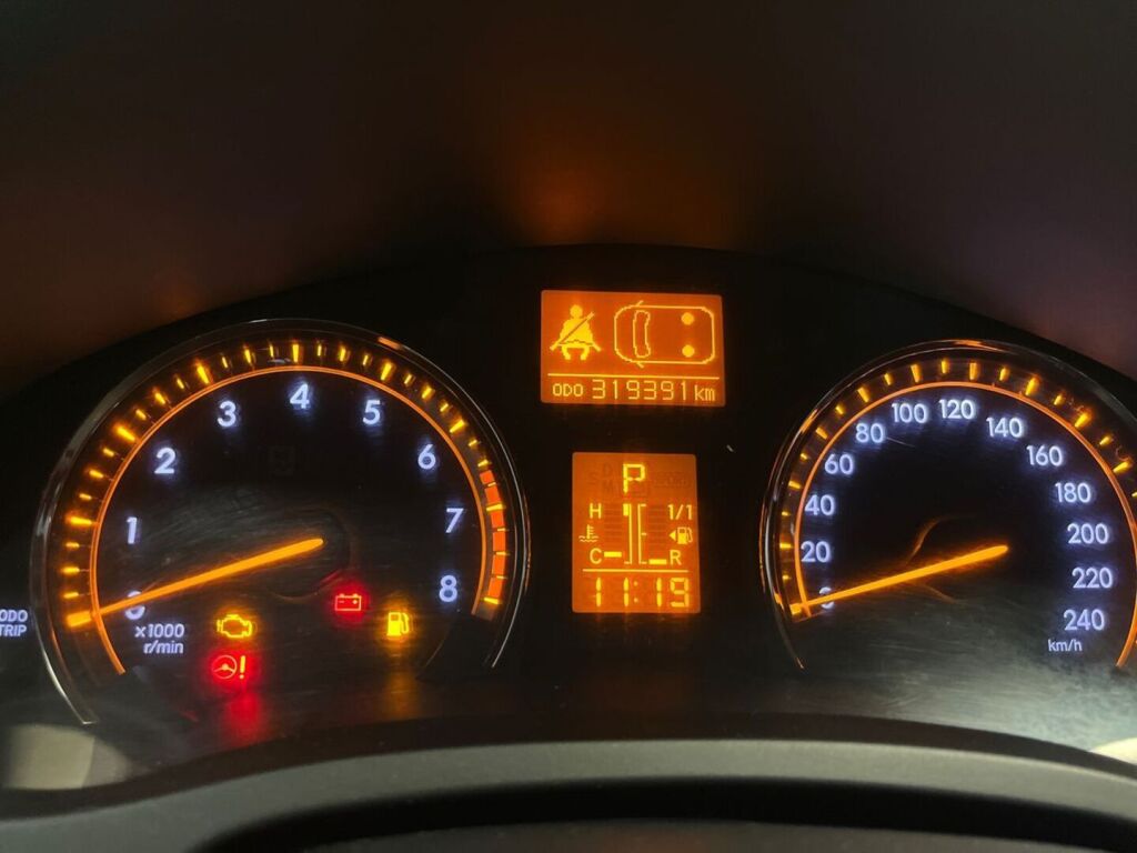 Toyota Avensis 2010 Violetti
