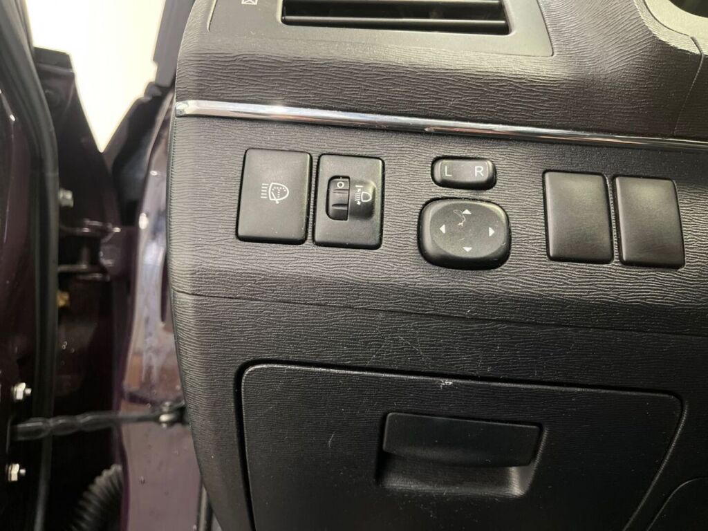 Toyota Avensis 2010 Violetti