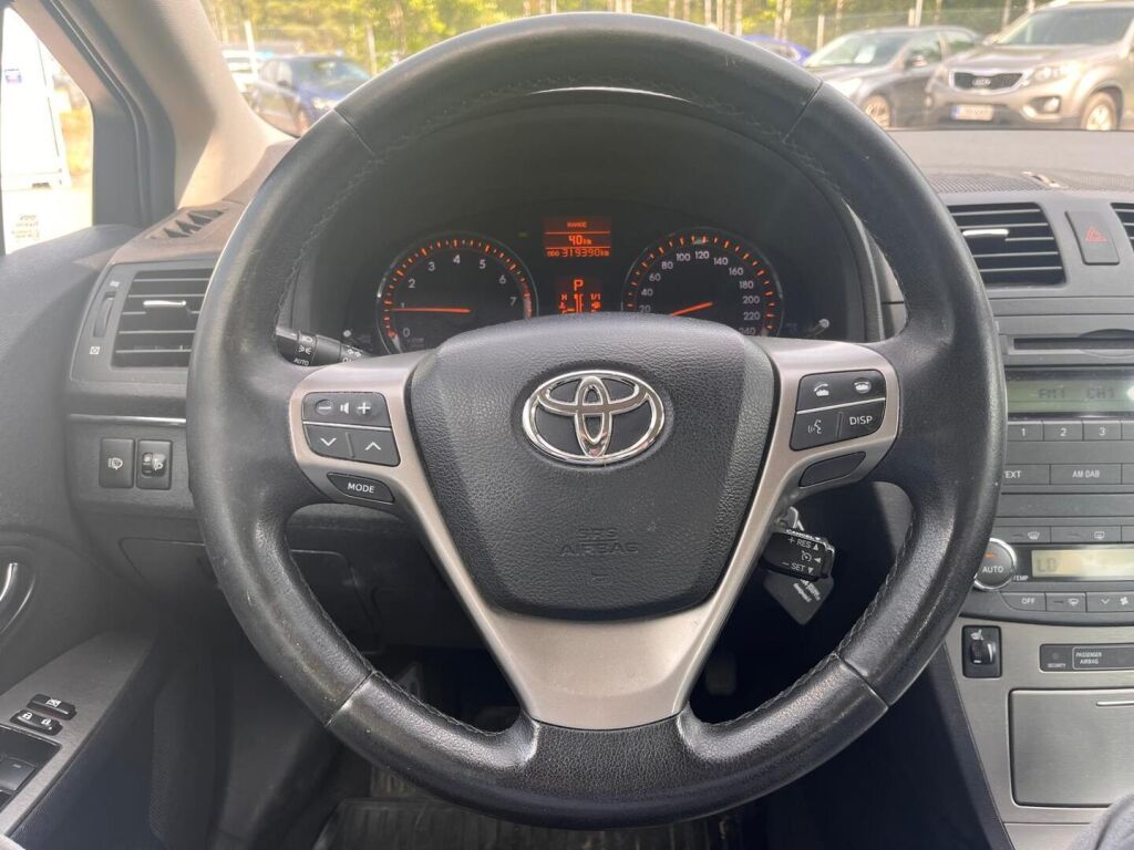 Toyota Avensis 2010 Violetti