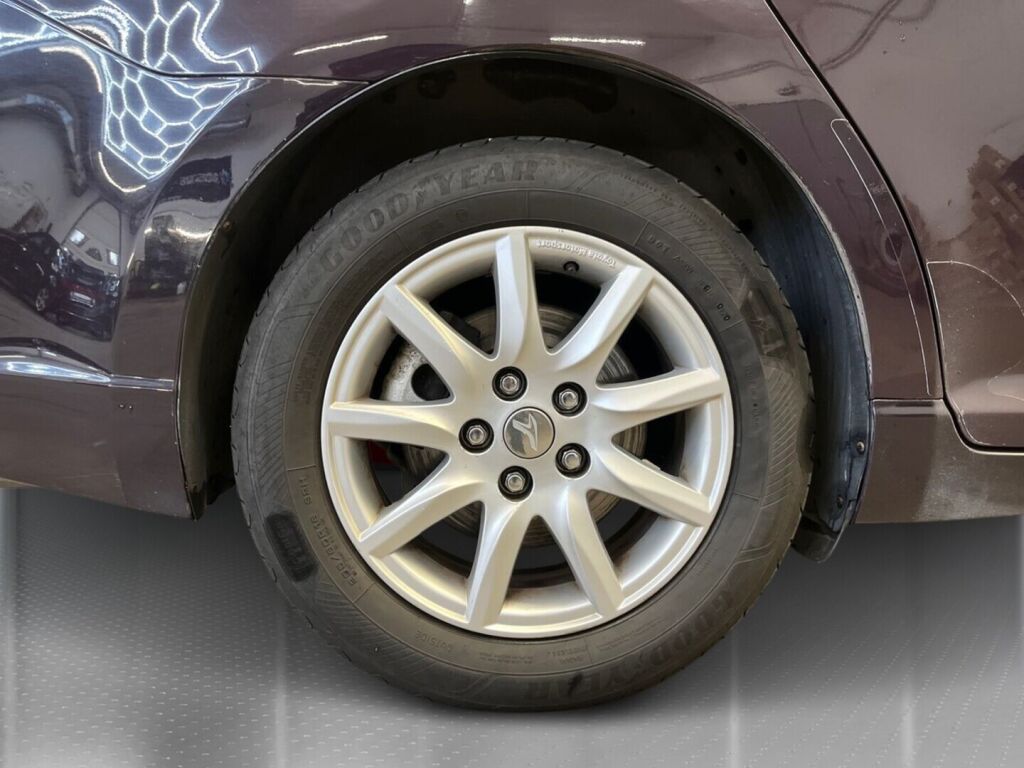 Toyota Avensis 2010 Violetti