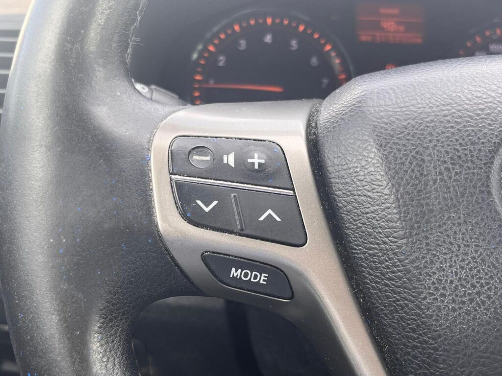 Toyota Avensis 2010 Violetti