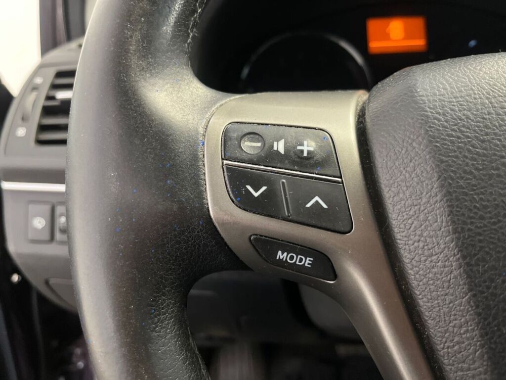 Toyota Avensis 2010 Violetti