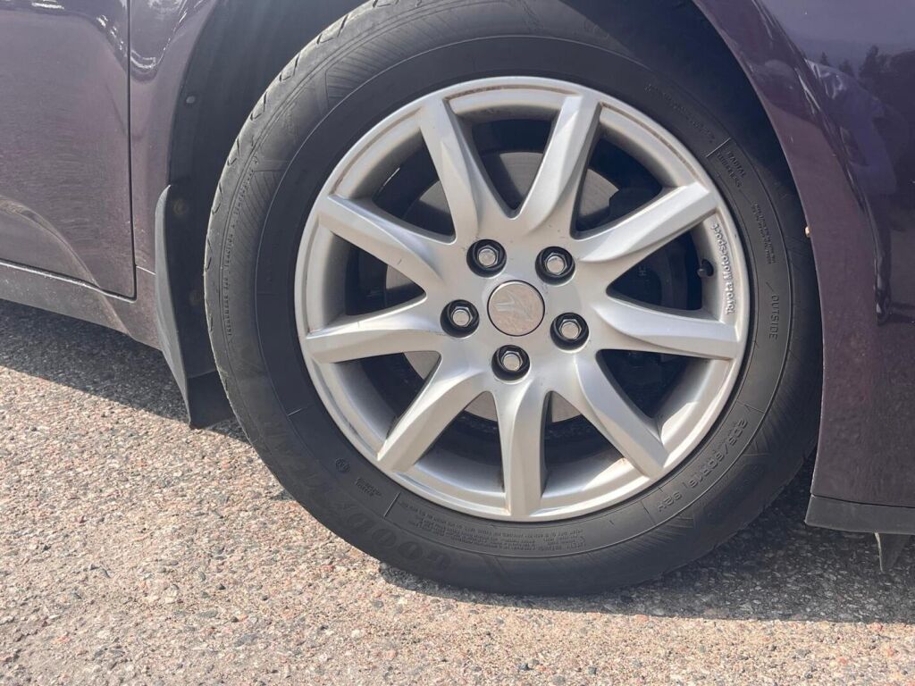 Toyota Avensis 2010 Violetti