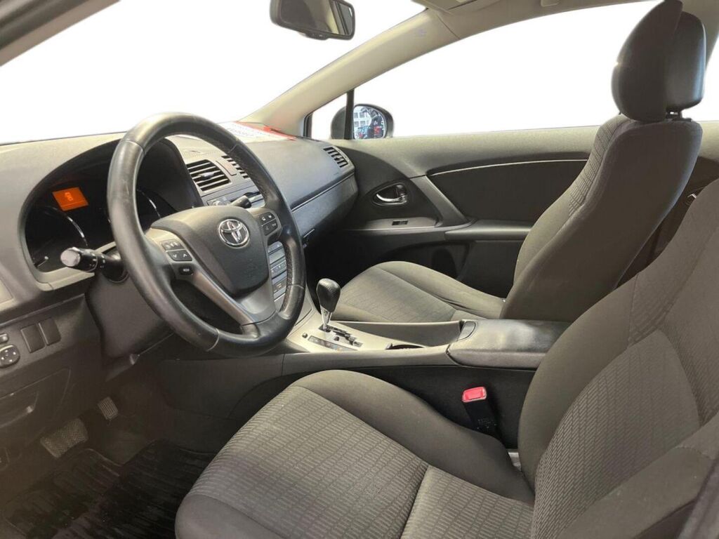 Toyota Avensis 2010 Violetti