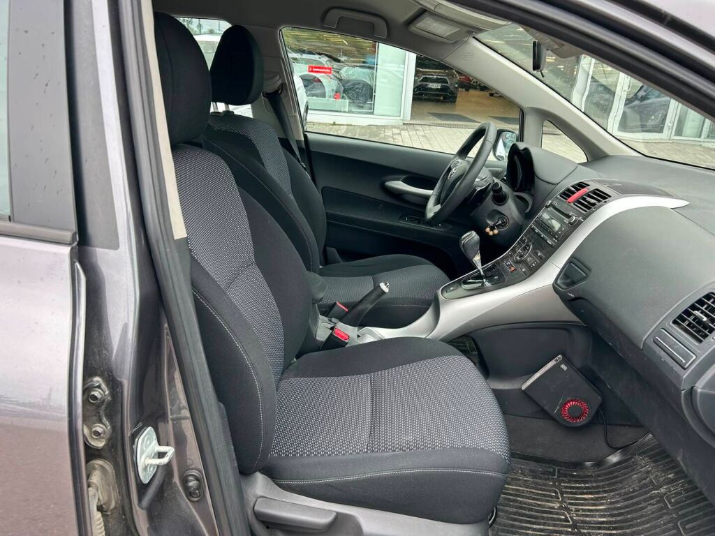 Toyota Auris 2010 Harmaa