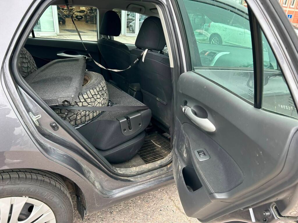 Toyota Auris 2010 Harmaa