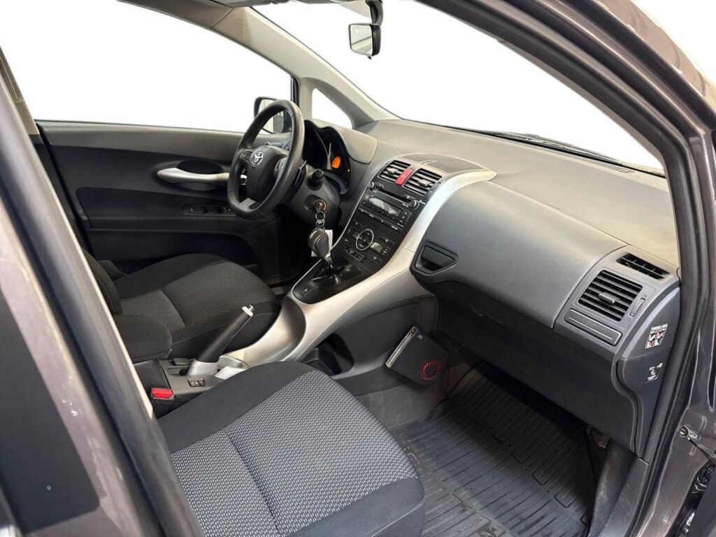 Toyota Auris 2010 Harmaa