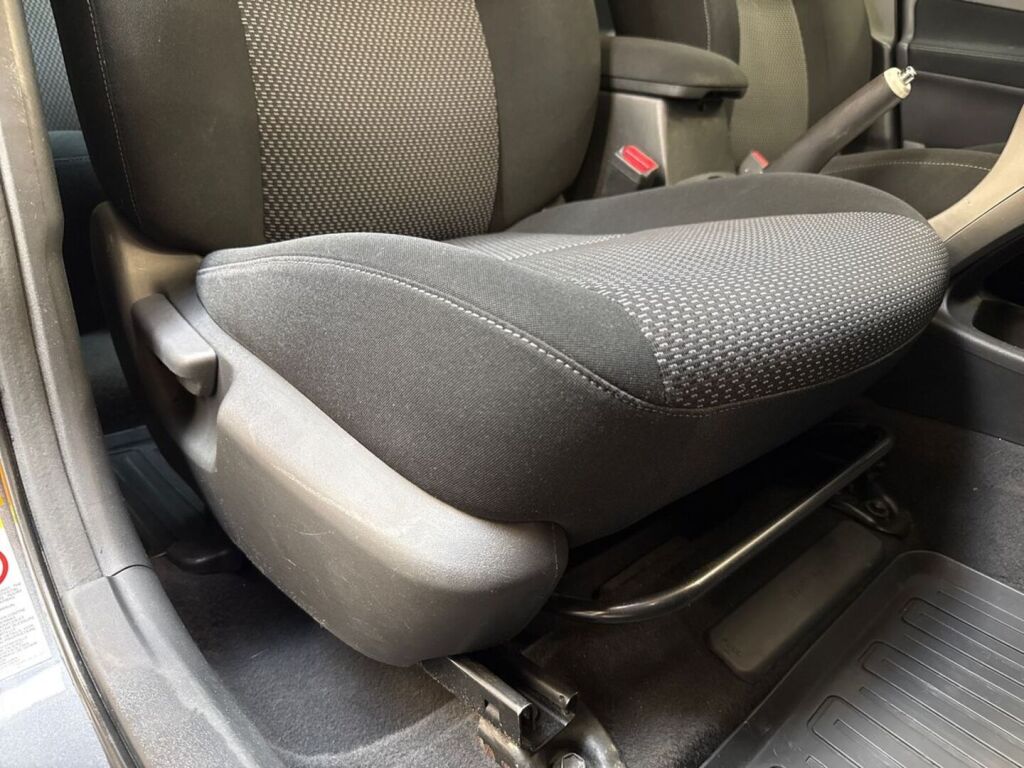 Toyota Auris 2010 Harmaa