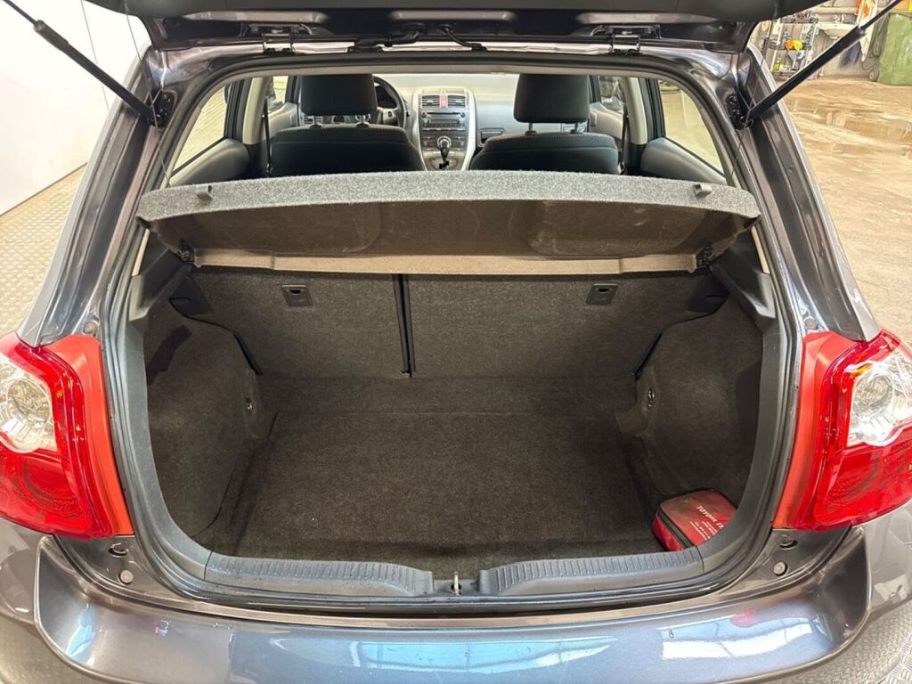 Toyota Auris 2010 Harmaa