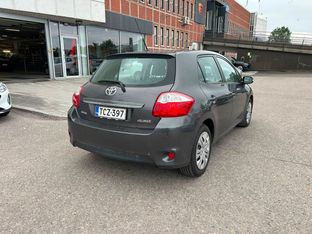 Toyota Auris 2010 Harmaa