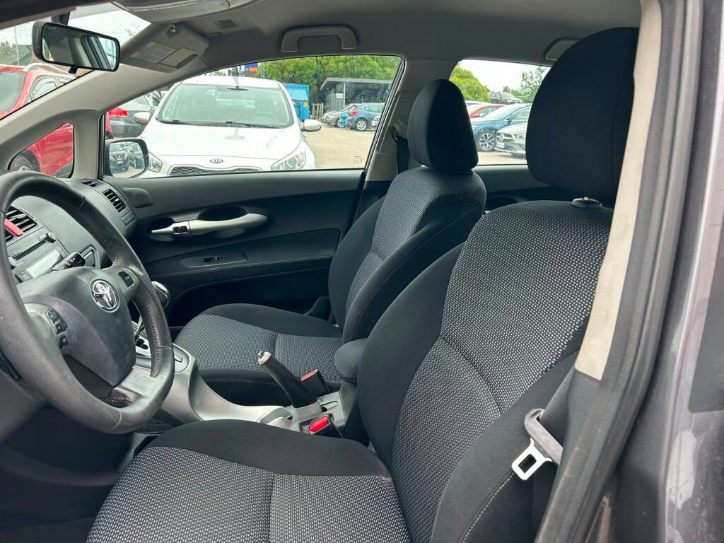 Toyota Auris 2010 Harmaa