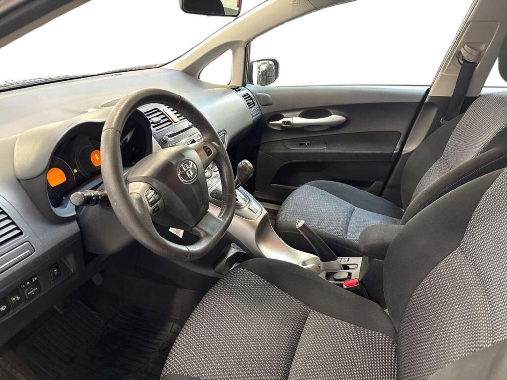 Toyota Auris 2010 Harmaa