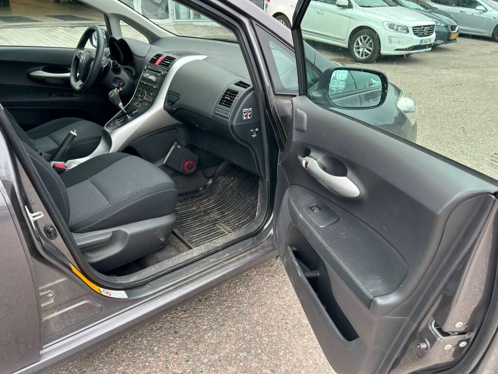 Toyota Auris 2010 Harmaa